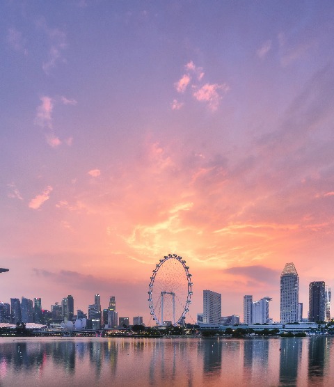 Ferris wheel in Singapore during the evening.