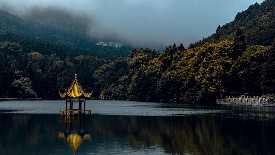 Embrace the Elegance of Lushan: Where Nature Meets Heritage