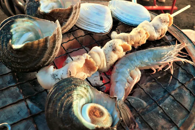 3D render of seafood barbecues displayed at Sakai City Fisheries Federation Toretore Market