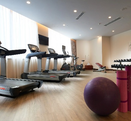 Cardio machines and weights at the Dorsett Chengdu gym.