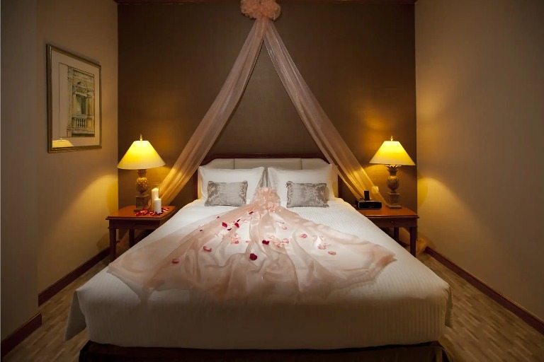 Decorated bed in a Dorsett Grand Labuan room.