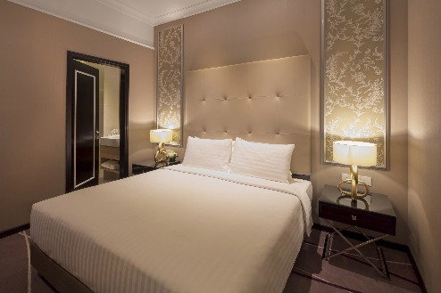 King-size bed in a Dorsett Hartamas Kuala Lumpur bedroom.