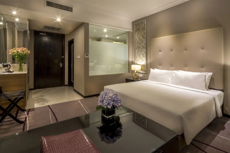 Bed and bathroom in a Dorsett Hartamas Kuala Lumpur bedroom.