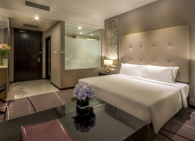 Bed and bathroom in a Dorsett Hartamas Kuala Lumpur bedroom.