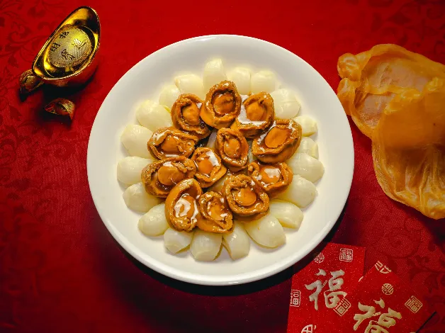 Celebrate the Year of Snake with an Exquisite Chinese New Year Feast