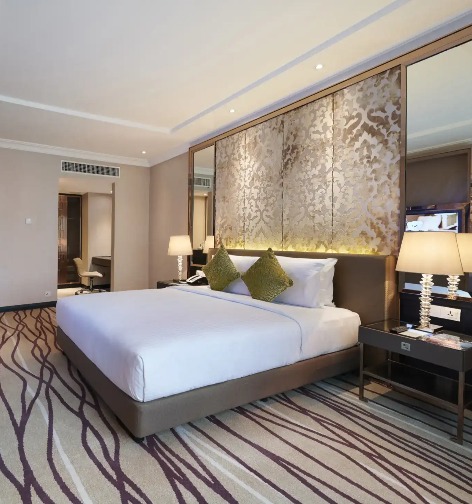 King-size bed in Dorsett Kuala Lumpur Executive Suite.