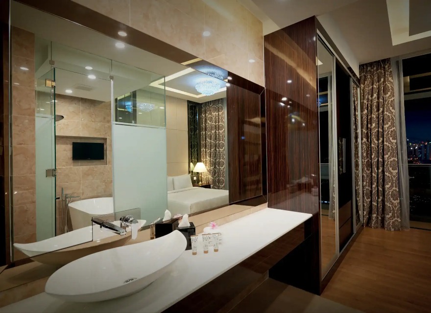 Vanity mirror in Dorsett Kuala Lumpur Studio Queen Room.