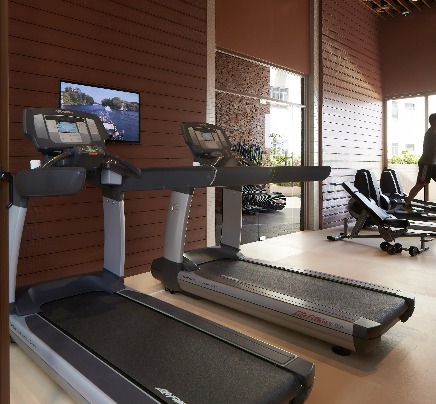 Cardio machines at Dorsett Kwun Tong Health Club.