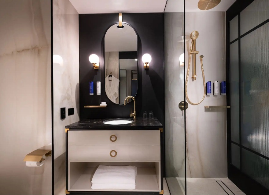 walk-in rainshower bathroom in Dorsett Melbourne Deluxe Diva Garden Room