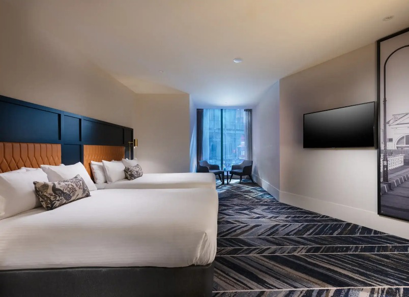 City-view double beds in Dorsett Melbourne Diva Garden Suite