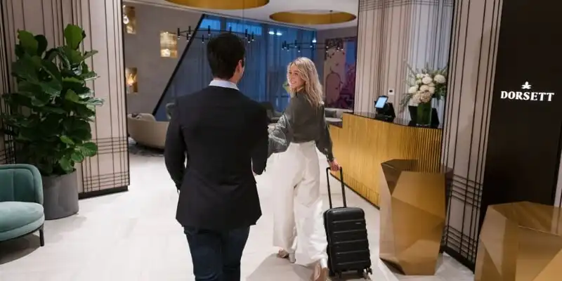 Couple entering Dorsett Melbourne