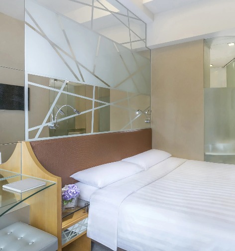 Queen-size bed and amenities in Dorsett Mongkok Superior Room