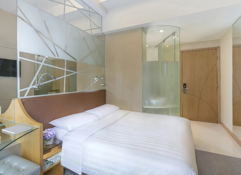 Queen-size bed and amenities in Dorsett Mongkok Superior Room