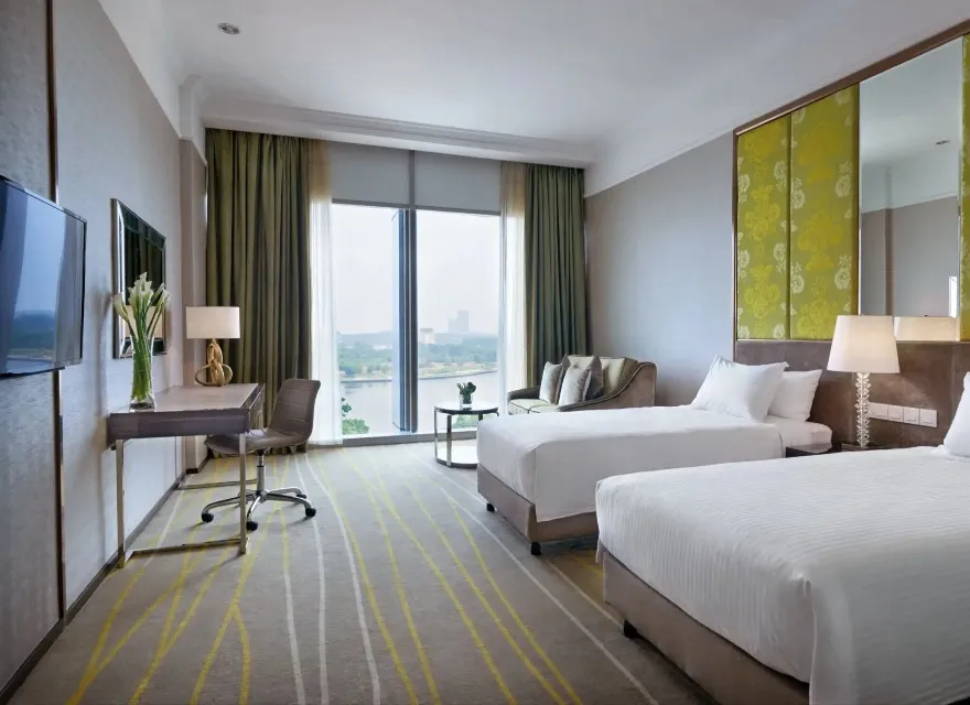 Single beds in the Deluxe Room Twin at Dorsett Putrajaya.