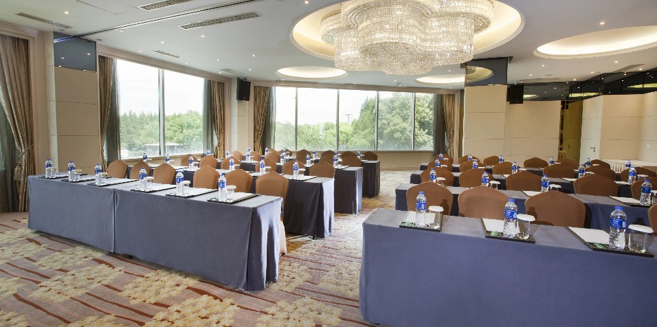 Classroom seating at a Dorsett Shanghai meeting venue.