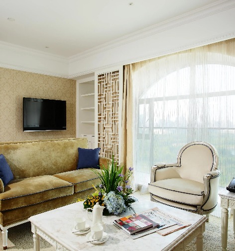 Settee, table and TV in the Dorsett Shanghai Grand Executive Suite.