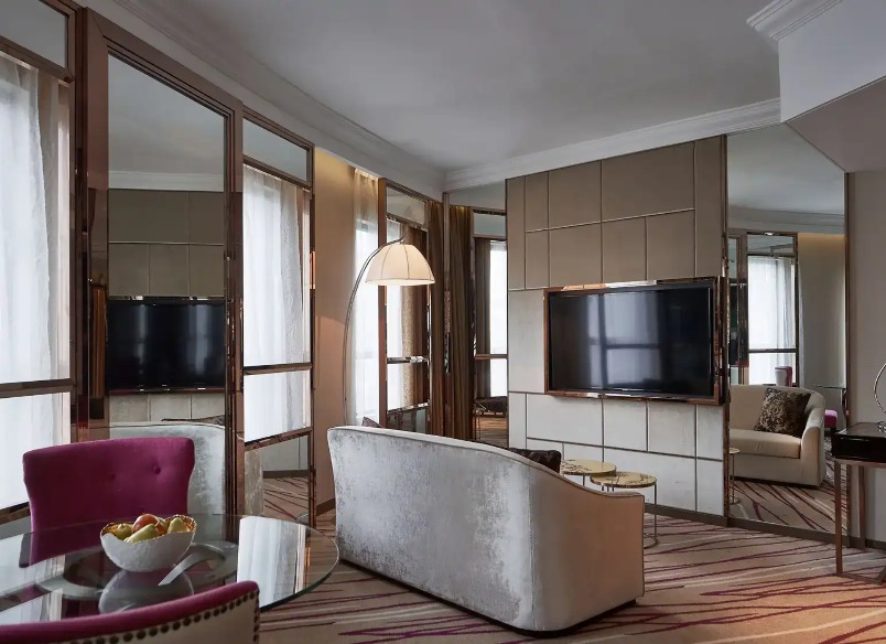 Living area in the Executive Suite at Dorsett Wanchai Hong Kong