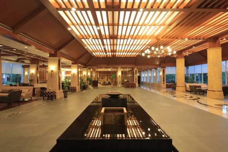 Lushan Resort Lobby with large windows beside.