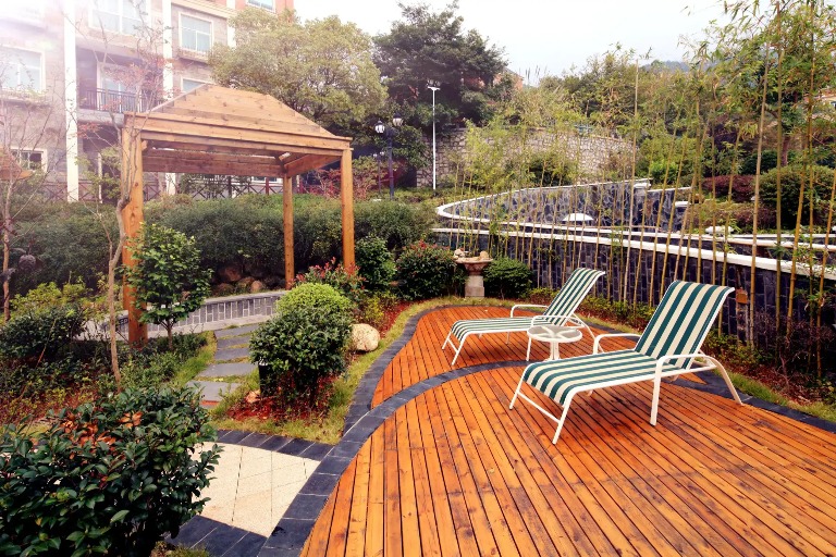 Outdoor sunlounges in the garden at Lushan Resort.