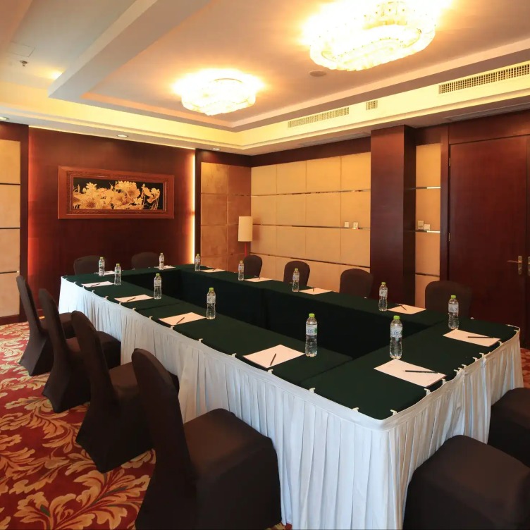 Boardroom-type seating in the Meeting Room at Lushan Resort.