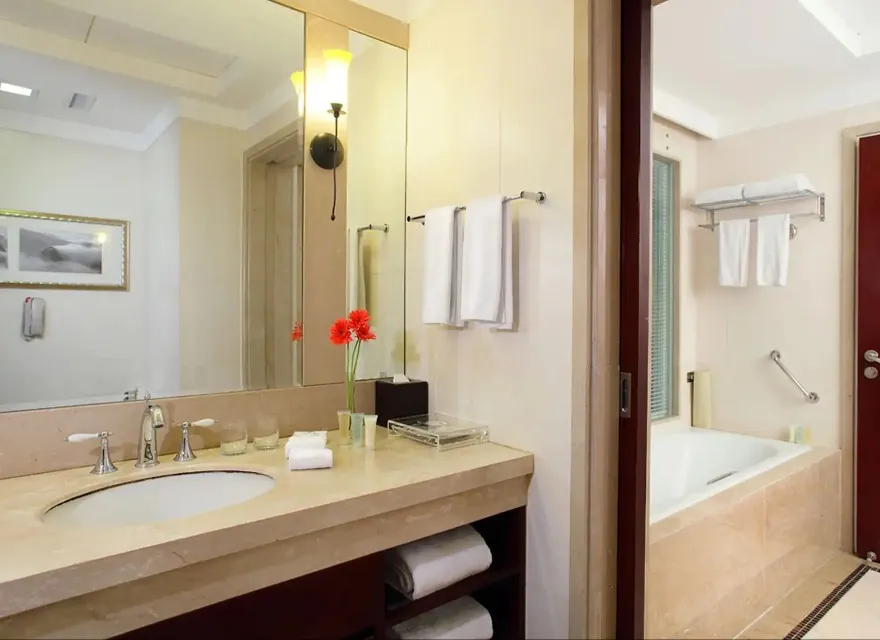 Sink, vanity, bathtub and towel bar in the Lushan Resort Suite.